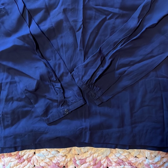 Uniqlo blue blouse size L - Picture 3 of 3